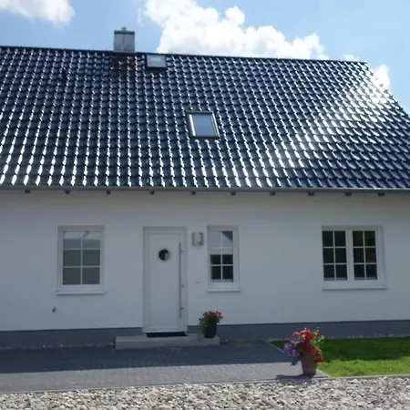 - Feldstrasse 3b * Zempin